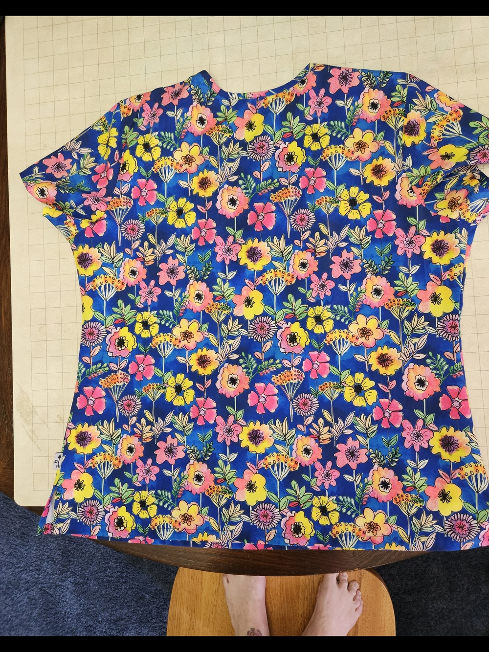 Bright Floral V-Neck Scrub Top - Picture 2 of 3